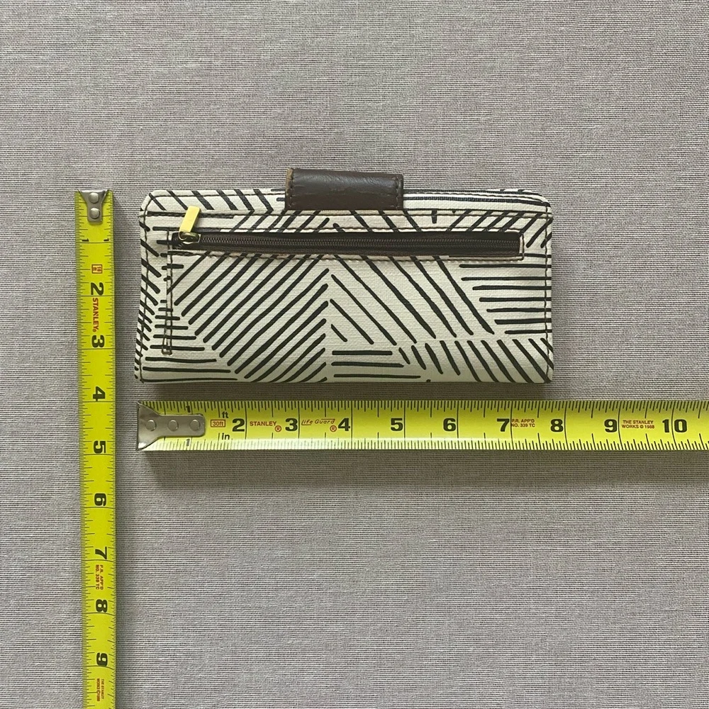 Fossil geometric clutch wallet. - Picture 11 of 13